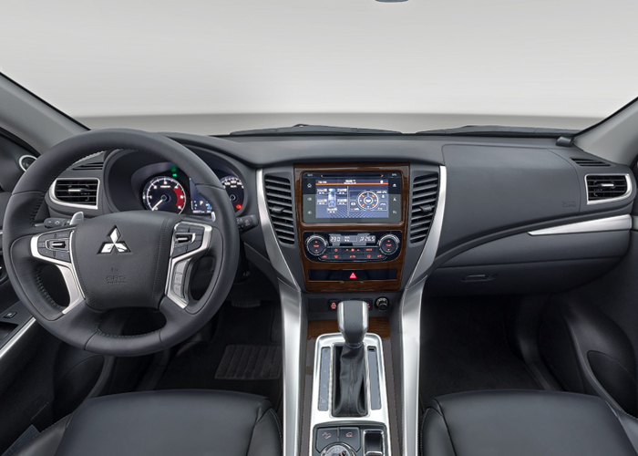 Montero Sport 2016 360 Tour Screenshot